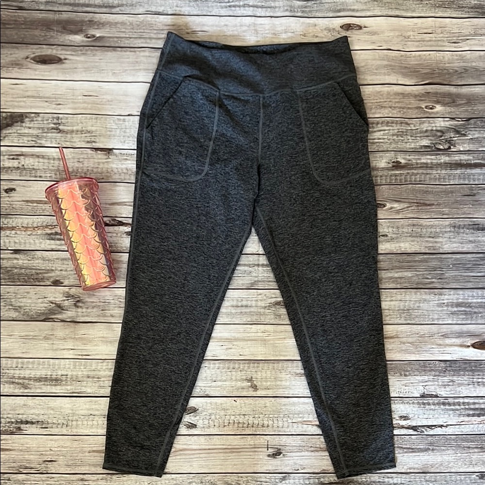 XL SAGE Collective Gray Capri length exercise athletic pants grey athleisure